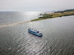 Largest Lakes in the World: Top 10 by Surface Area Largest Lakes in the World: Top 10 by Surface Area