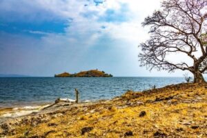 Largest Lakes in the World: Top 10 by Surface Area Largest Lakes in the World: Top 10 by Surface Area